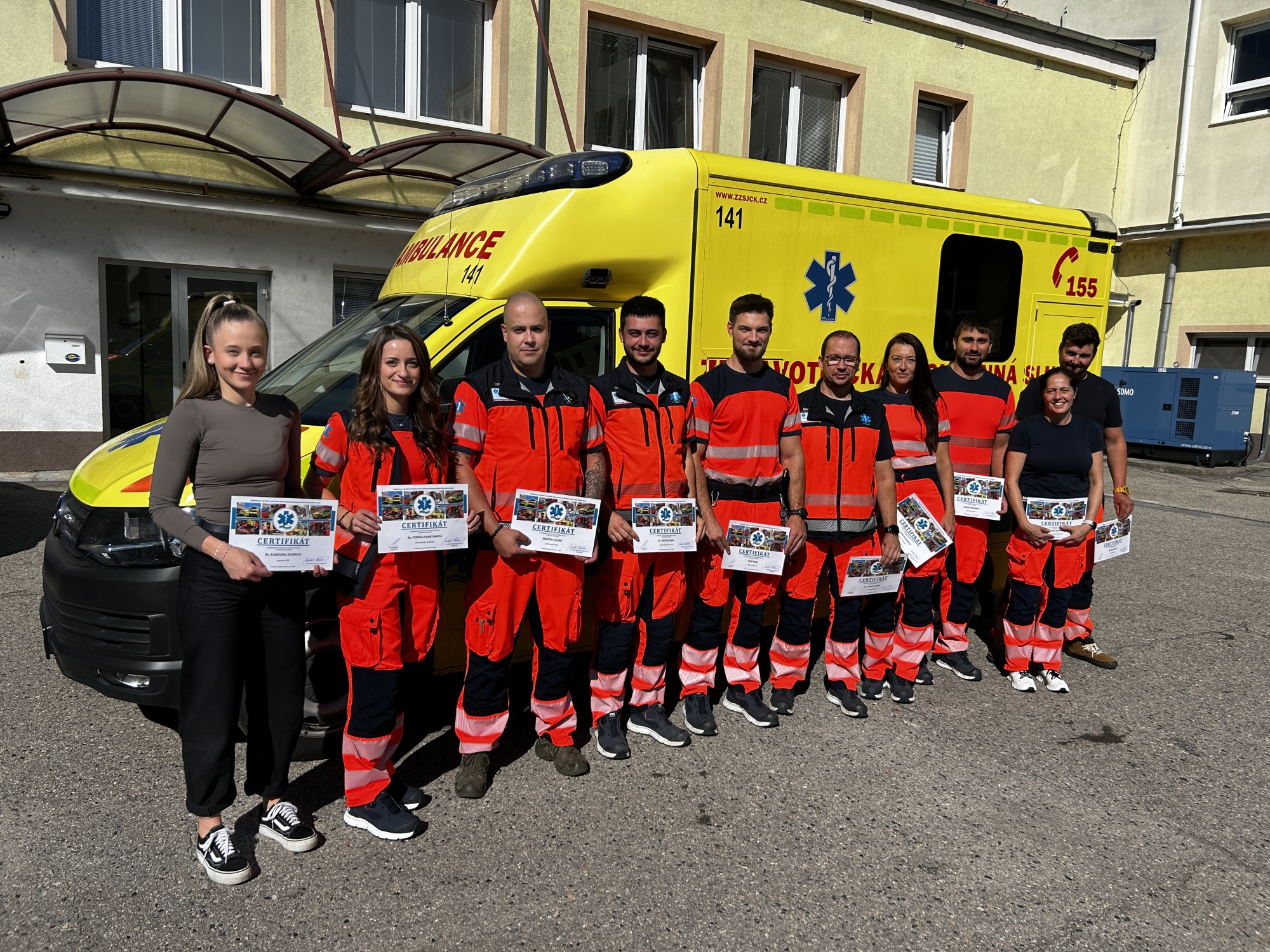 Od resuscitace po písemné testy. Desítka záchranářů úspěšně dokončila adaptační proces.